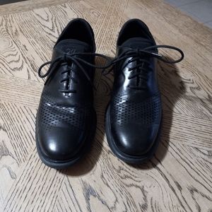 Like new Cole Haan Dress Shoes 11.5